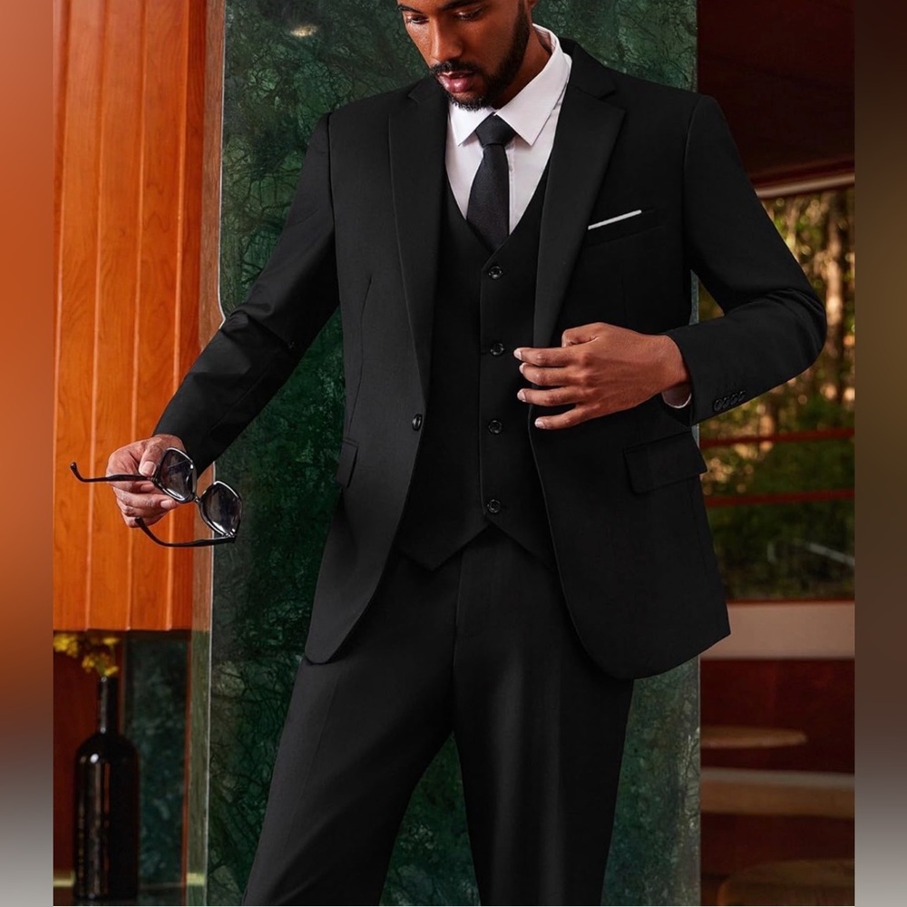 New, men’s 3 piece suit, size XXXL